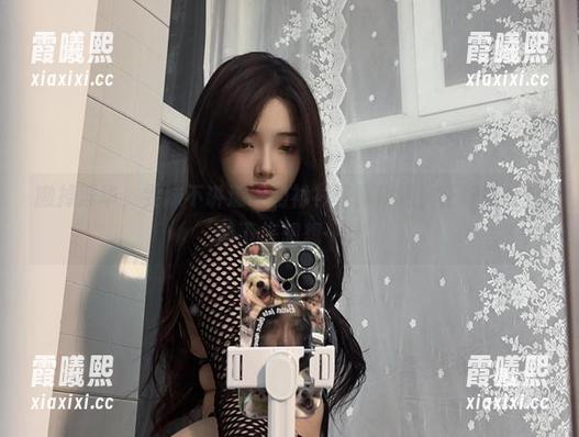 撇掉浮华，雯妹不讲道理的衬衫写真精选，正好能让你静下来想想……
