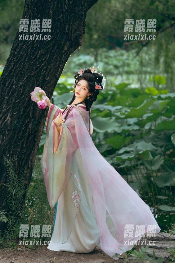 独一无二的雯妹不讲道理逸仙套图：这是我吃消夜时的审美追求！