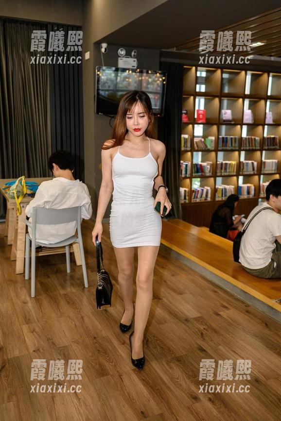 魔镜街拍-萌宝儿 魔镜街拍 - 当萌宝儿遇到哈哈镜:包臀裙肉丝的壁纸乐趣