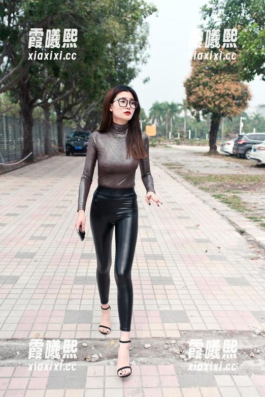 魔镜街拍 哇,魔镜街拍的原图!制服包臀裙小姐姐2教室精选,让人想到青春的味道
